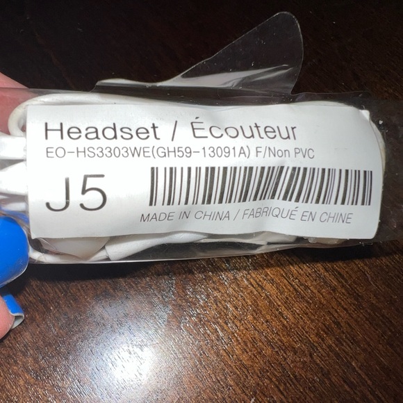 2 for $10!!! NWOT samsung earphones - Picture 3 of 4